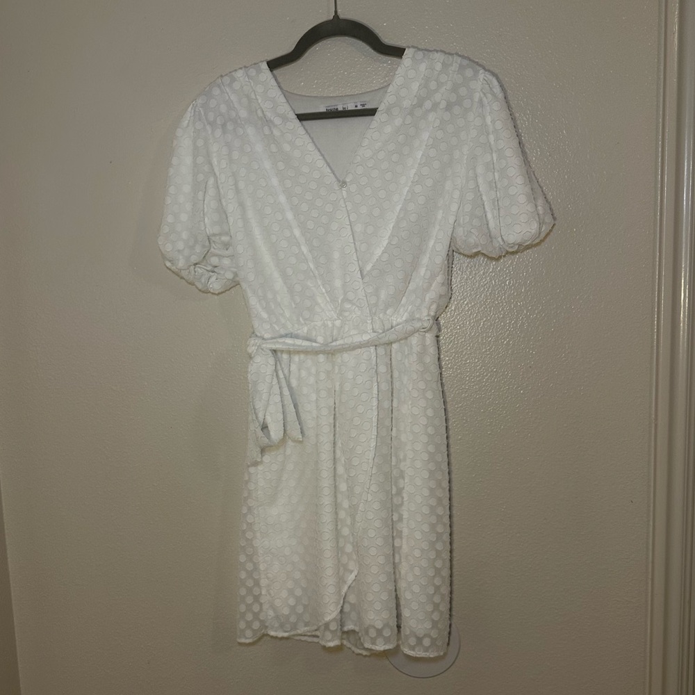 Fraiche by J – Elegant Textured White Wrap Dress